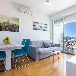 Jadran With Balcony And Parking Garage Zadar