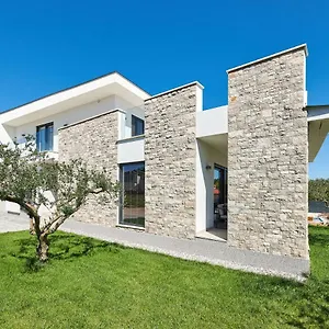 https://villa-dolcea-kastel.in-istria.net